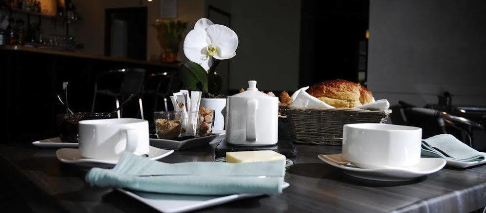 Logis Hotel Restaurant L'Auberge Du Chateau Muret-le-Chateau Bagian luar foto