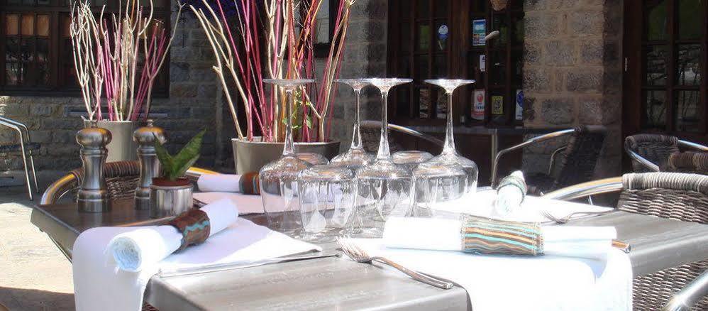 Logis Hotel Restaurant L'Auberge Du Chateau Muret-le-Chateau Bagian luar foto